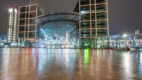 Hyperlapse of berlin central train station in christmas illumination 스톡 동영상 145779440
