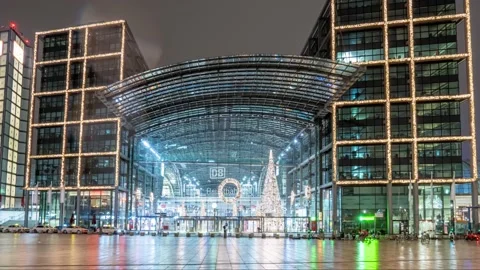 Hyperlapse of berlin central train station in christmas illumination Stock-Footage 145779590