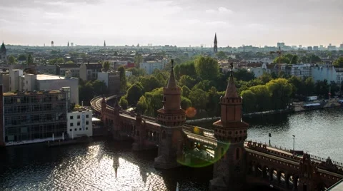 Hyperlapse Berlin, Oberbaumbrücke in Motion Stock Footage 55767743