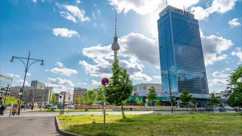 Hyperlapse Of Berlin Tv Tower At Daytime in summer Vídeo Stock 141776427