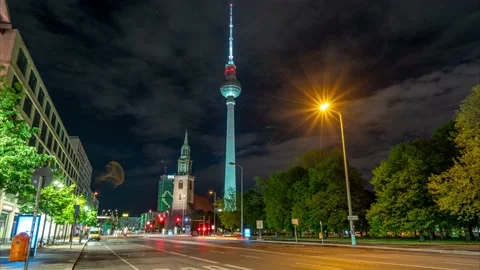 Hyperlapse Of Berlin Tv Tower At night time 스톡 동영상 141699281