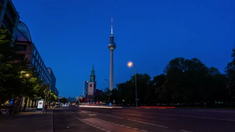 Hyperlapse Of Berlin Tv Tower At night time Vidéo 141699377