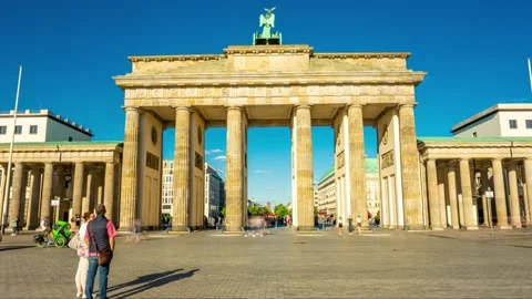 Hyperlapse of Brandenburg Gate Berlin Germany Branderburger Tor Famous Landmark 動画素材 142041727