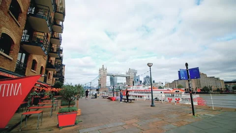 Hyperlapse of the Bridge in Central London in 4K. Stock Footage 143299145