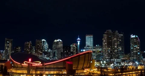 Hyperlapse Of Calgary Skyline And Saddledome Stadium at night. 库存影片 74445659