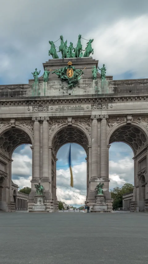 Hyperlapse Cinquantenaire Arcade Parc du Cinquantenaire Brussels Vídeo Stock 322016133