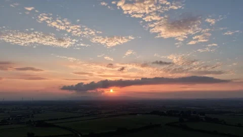 Hyperlapse of Dramatic Colorful Sunset Clouds Over Countryside 動画素材 343932890