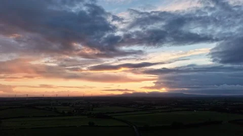 Hyperlapse of Dramatic Colorful Sunset Clouds Over Countryside Vídeos de archivo 344248773