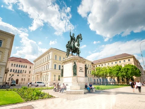 Hyperlapse footage of Statue King Ludwig 1 Of Bavaria In Munich City in Germany 스톡 동영상 75965748