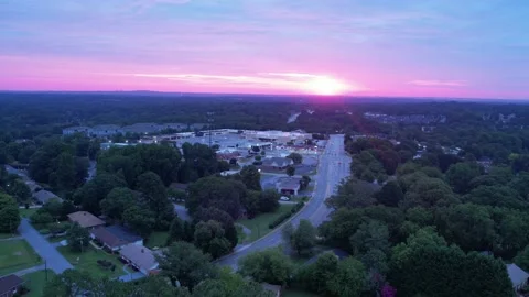 Hyperlapse of Gas Station at Busy Intersection at sunrise Stock-Footage 156848641