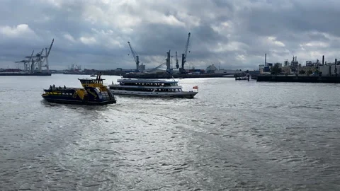 HYPERLAPSE Hamburg Hafen Schiffe Video stock 230616443