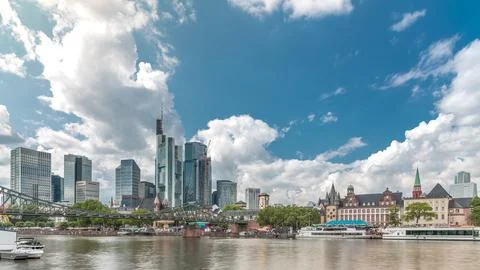 Hyperlapse of the historical Eiserner Steg or Iron Bridge over the Main Riv.. Stock Photos