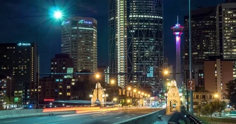 Hyperlapse of Lion Statue on Centre Street Bridge in Calgary, Alberta. Stock Footage 68177033