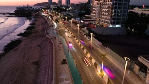 Hyperlapse of the Malecon (oceanside promenade and avenue) in Mazatlan, Mexico. 動画素材 172508507