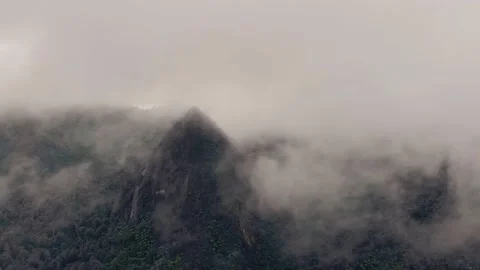 Hyperlapse: Misty mountains of the coromandel ranges, New Zealand Stock-Footage 132632916