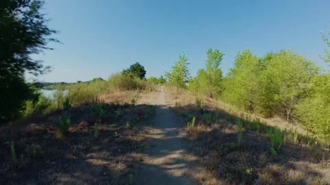 Hyperlapse moving along dirt path on Sacramento River levee Video stock 342091681