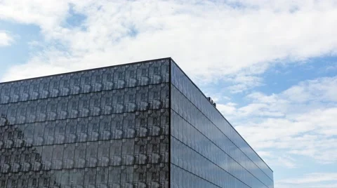 Hyperlapse moving clouds, modern building architecture Vidéo 51921972