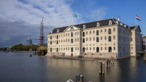 Hyperlapse of the Museum of Shipping with dark clouds over it, Amsterdam Stock-Footage 102086787