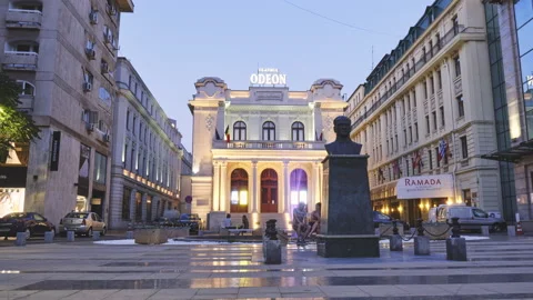 Hyperlapse of Odeon Theatre venue, closed during Coronavirus pandemic. Bucharest Vídeo Stock 133909438