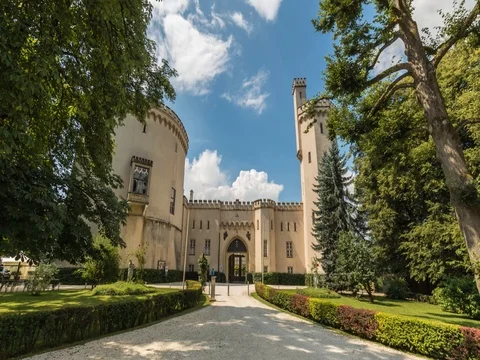 Hyperlapse of an old castle in Europe walking through a garden Stock Footage 80148778
