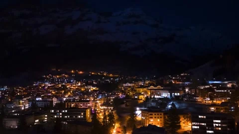 Hyperlapse over a small village at night. It's winter and Christmas. Landscape Vídeo Stock 297195580