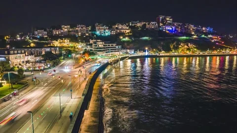Hyperlapse over Torbay Road and Torre Abbey Sands from a drone, Torquay, Devon Vidéo 222562517