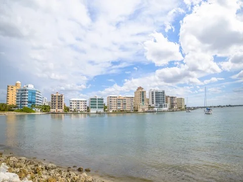 Hyperlapse over town in flodia in 4k Stock-Footage 69781236