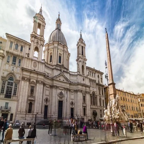 Hyperlapse of people crowd at Navona square near Sant'Agnese in Agone church 库存影片 69545596