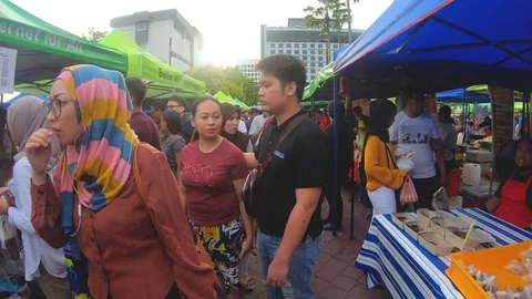 Hyperlapse of People seen exploring and buying foods Video stock 108256701