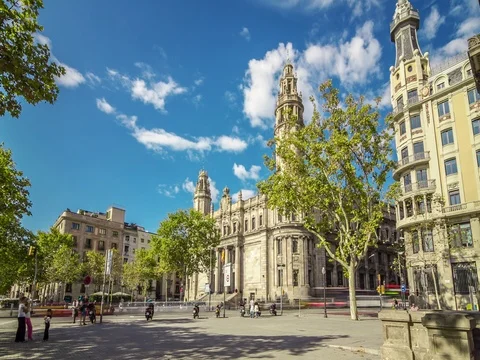 Hyperlapse of postal and telegraph building in Barcelona, Spain. 스톡 동영상 69537381