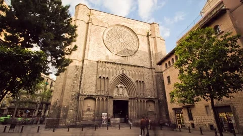 Hyperlapse of Santa Maria del Pi, a 14th century Gothic church in Barcelona. Vidéo 64063311