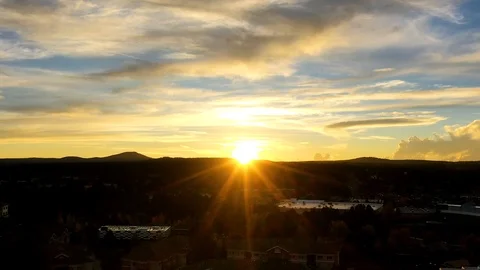 Hyperlapse  of a small hilly town, Flagstaff mountain, Arizona, USA Vídeos de archivo 97039058