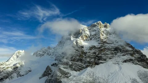 Hyperlapse of the snowy Monte Pelmo with clouds passing, Dolomites Stockbeeldmateriaal 130194483