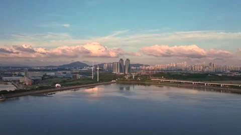 Hyperlapse of sunrise over Yeongjong Grand Bridge 스톡 동영상 330833563