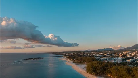 Hyperlapse Sunset clouds at Flic en Flac beach at Mauritius island Video stock 113022742
