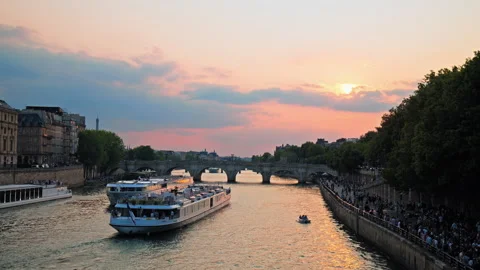 Hyperlapse of a sunset over the Seine River with sailing ships in Paris, France. Stock Footage 245458559