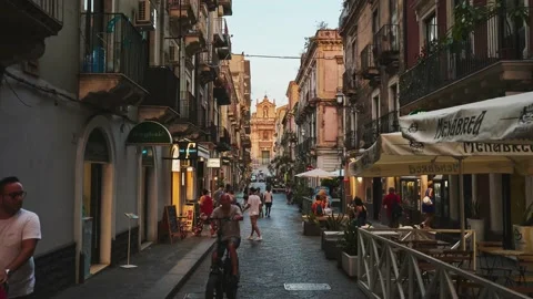 Hyperlapse time lapse church architecture attraction in Catania Sicily Italy Stockbeeldmateriaal 206173899