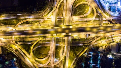 Hyperlapse timelapse of night city traffic street intersection Vidéo gratuite 91730679