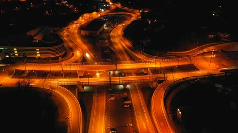 Hyperlapse timelapse of night city traffic on 4-way stop street Vidéo 104488970