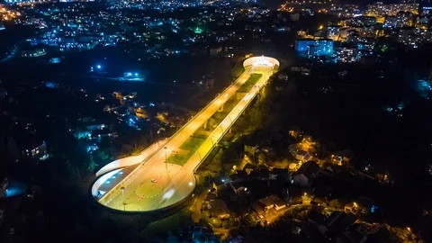 Hyperlapse timelapse night city traffic on 4-lane, Sochi, Russia. Vidéo 105342593