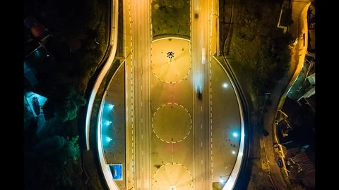 Hyperlapse timelapse night city traffic on 4-lane, Sochi, Russia. Vidéo 105342799