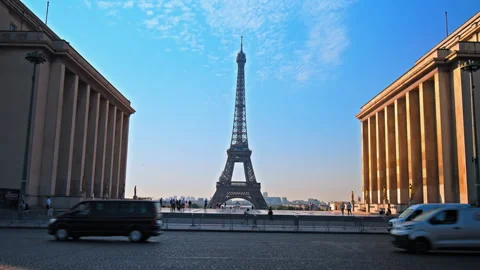 Hyperlapse of the Tower from Trocadero with traffic in the foreground. Stock Footage 245456029