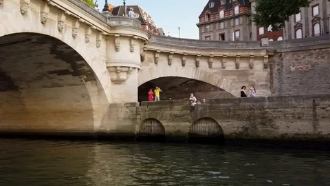 Hyperlapse of a trip down the Seine River 스톡 동영상 113073515