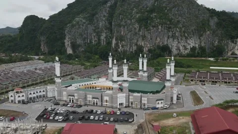 Hyperlapse view of Mosque, parking lot and small town in Gua Musang, kelantan Stock Footage 190808611