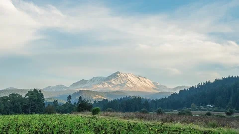 Hyperlapse, view of the volcano Xinantecatl. Video stock 141540115