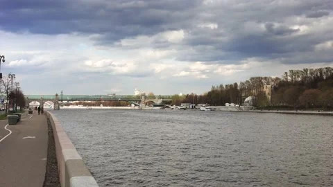 Hyperlapse, walking along the Moskva River. Video stock 154183512