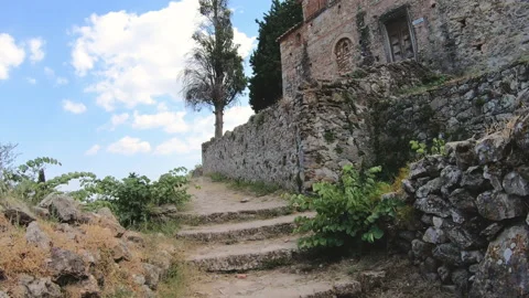 HYPERLAPSE Walking to byzantine medieval fortified despotate of Mystras on Mount 스톡 동영상 236556250