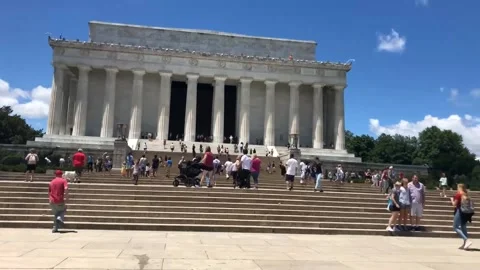 HYPERLAPSE- WALKING THE STEPS TO THE LINCOLN MONUMENT- WASHINGTON D.C. Vídeo Stock 130730451