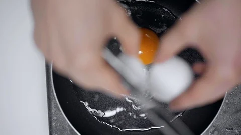 Hyperlapse of woman frying egg Stock Footage 124535795