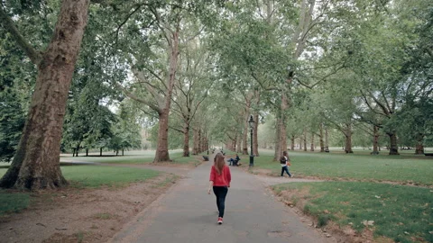 Hyperlapse of a young girl walking in Green Park, London, UK in 4K. Stock Footage 139945650